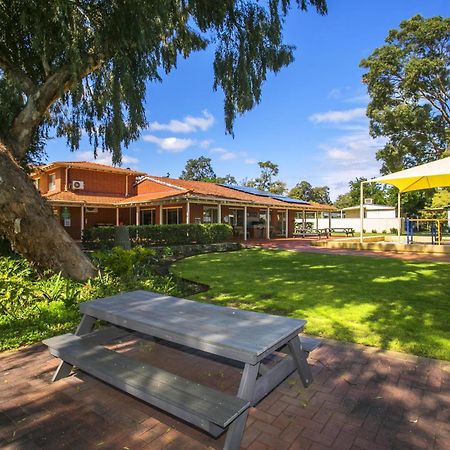ホテル Banksia Tourist Park パース エクステリア 写真