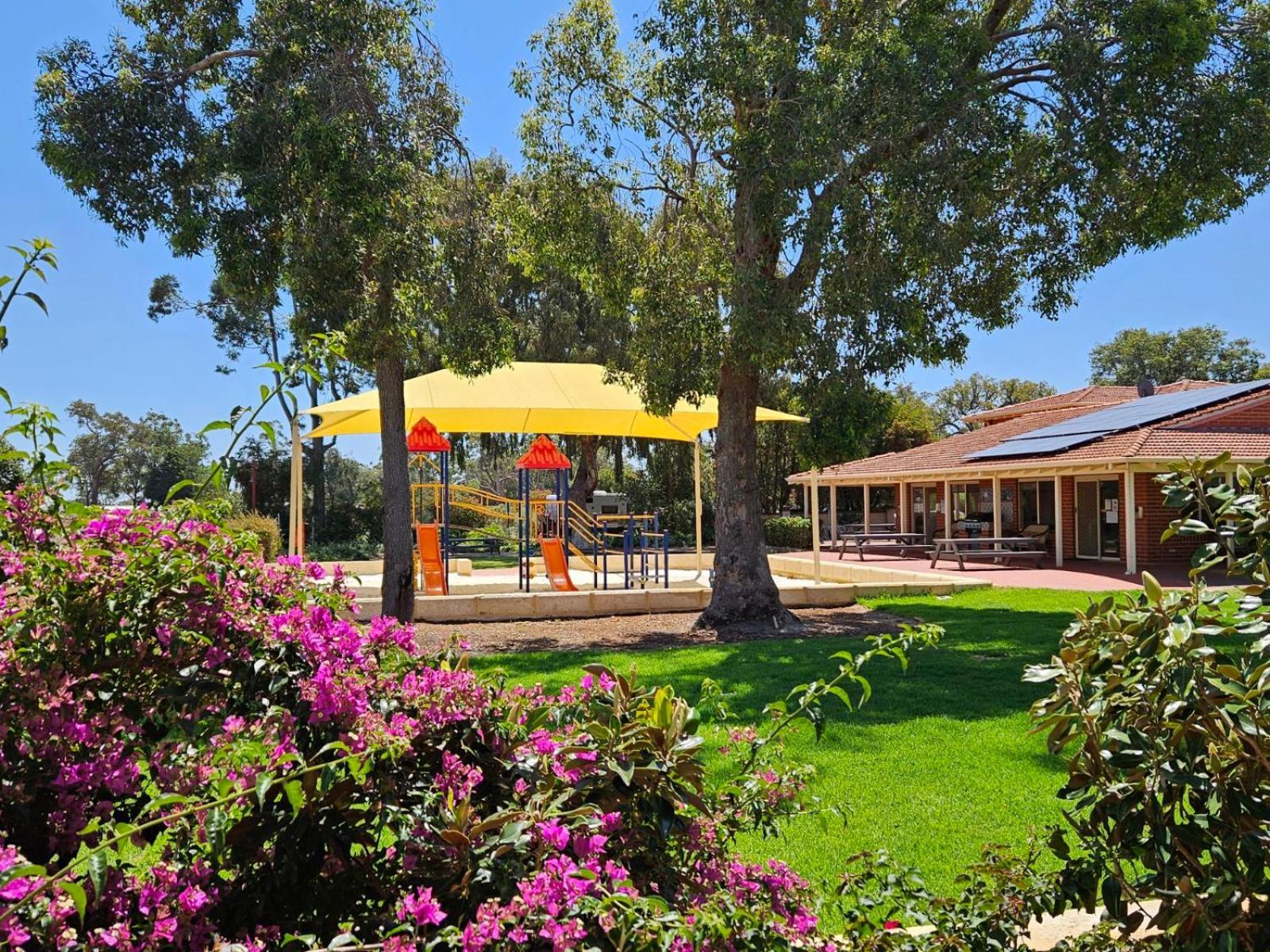 ホテル Banksia Tourist Park パース エクステリア 写真