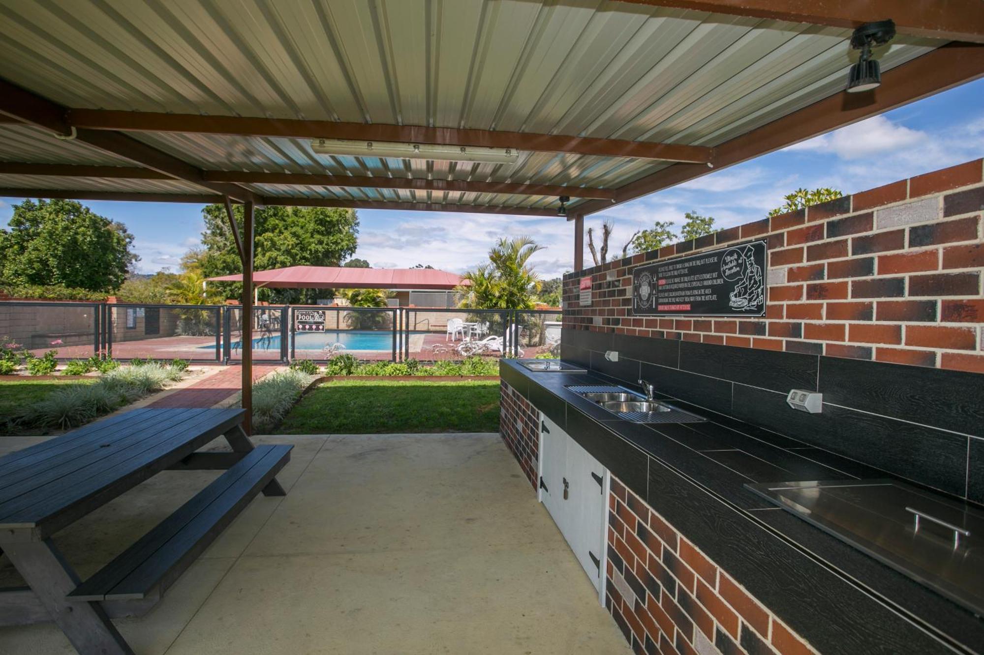 ホテル Banksia Tourist Park パース エクステリア 写真