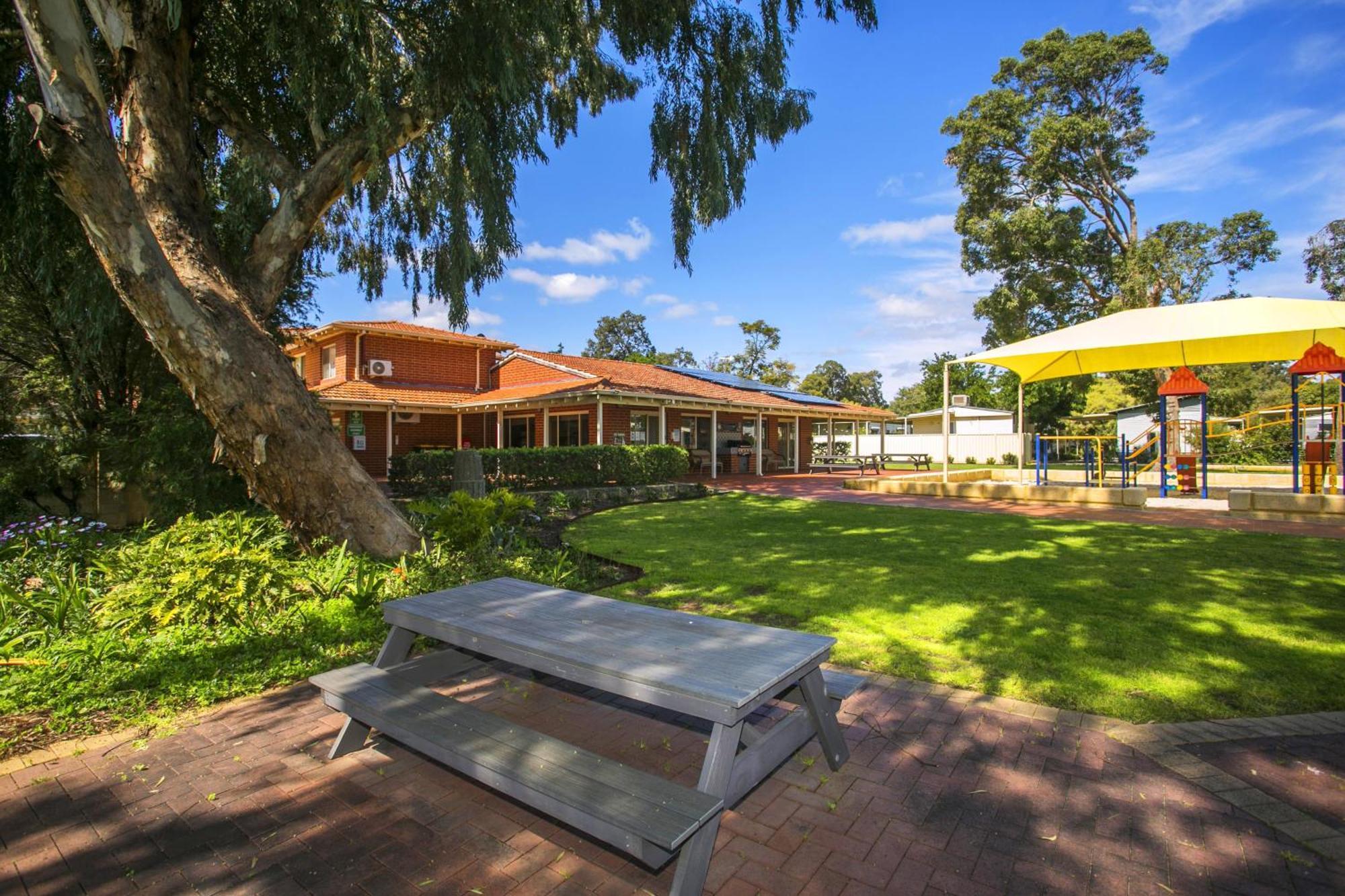 ホテル Banksia Tourist Park パース エクステリア 写真